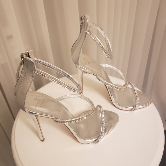 Giuseppe Zanotti Coline Silver Crystal Embellished Leather Ankle Strap Sandals - Picture 4 of 9